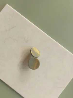 DOTS szürke arany bedugós fülbevaló