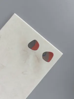 DOTS bronz és szürke bedugós fülbevaló