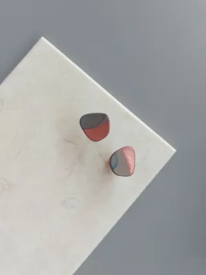 DOTS bronz és szürke bedugós fülbevaló