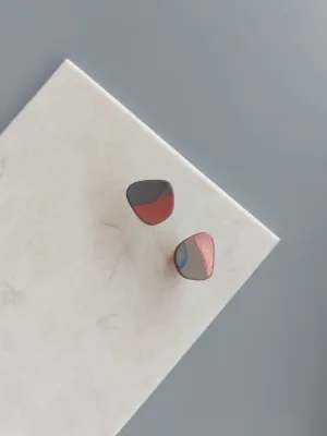 DOTS bronz és szürke bedugós fülbevaló