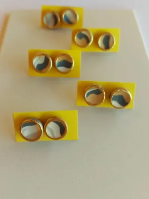 STRATA szürke sárga csíkos bedugós fülbevaló