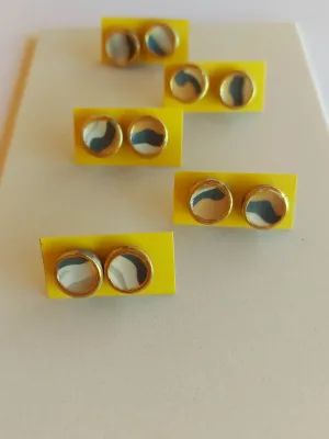 STRATA szürke sárga csíkos bedugós fülbevaló