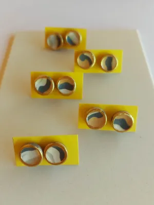 STRATA szürke sárga csíkos bedugós fülbevaló