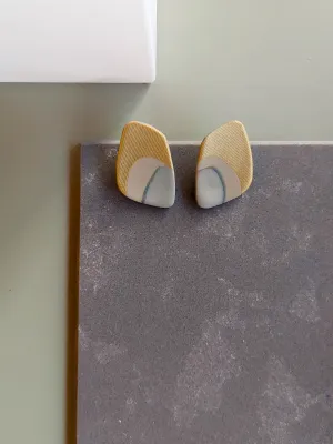 URBAN ECHO arany aszimetrikus bedugós fülbevaló