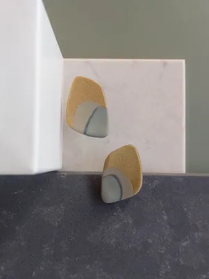 URBAN ECHO arany aszimetrikus bedugós fülbevaló