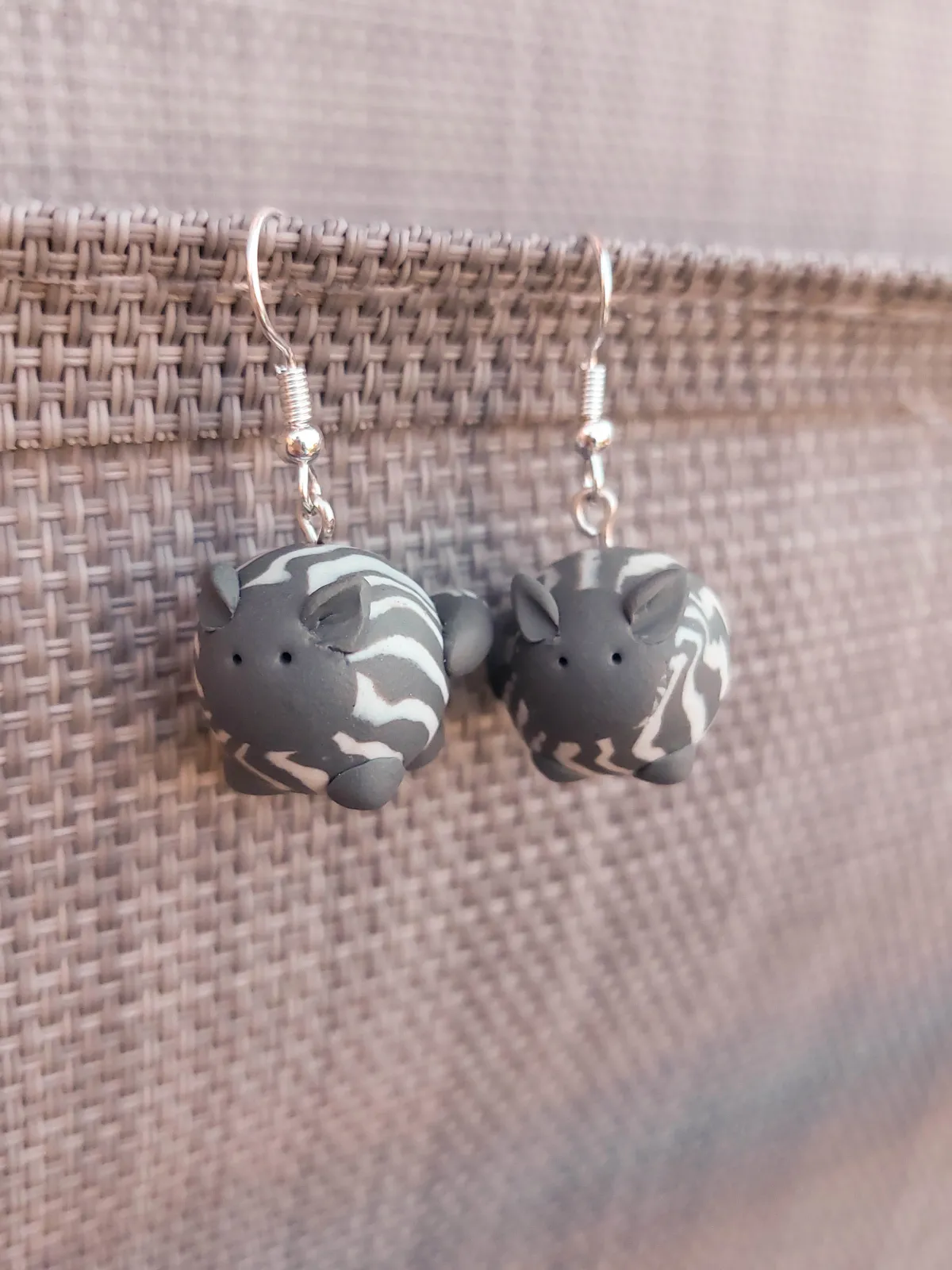 CATZ szürke csíkos cica lógós fülbevaló