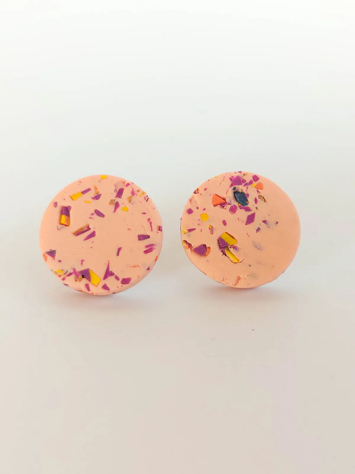 DOTS rózsaszín terazzo bedugós fülbevaló