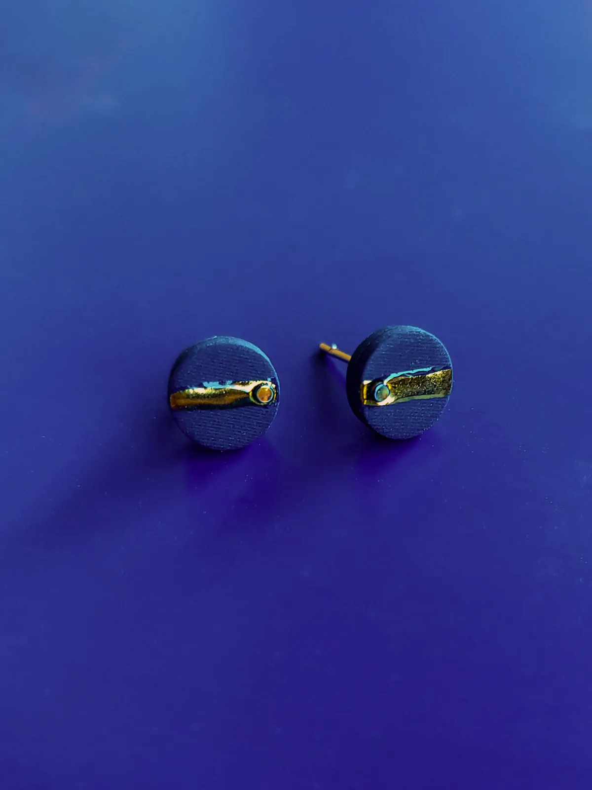 MINI sötétkék bedugós fülbevaló