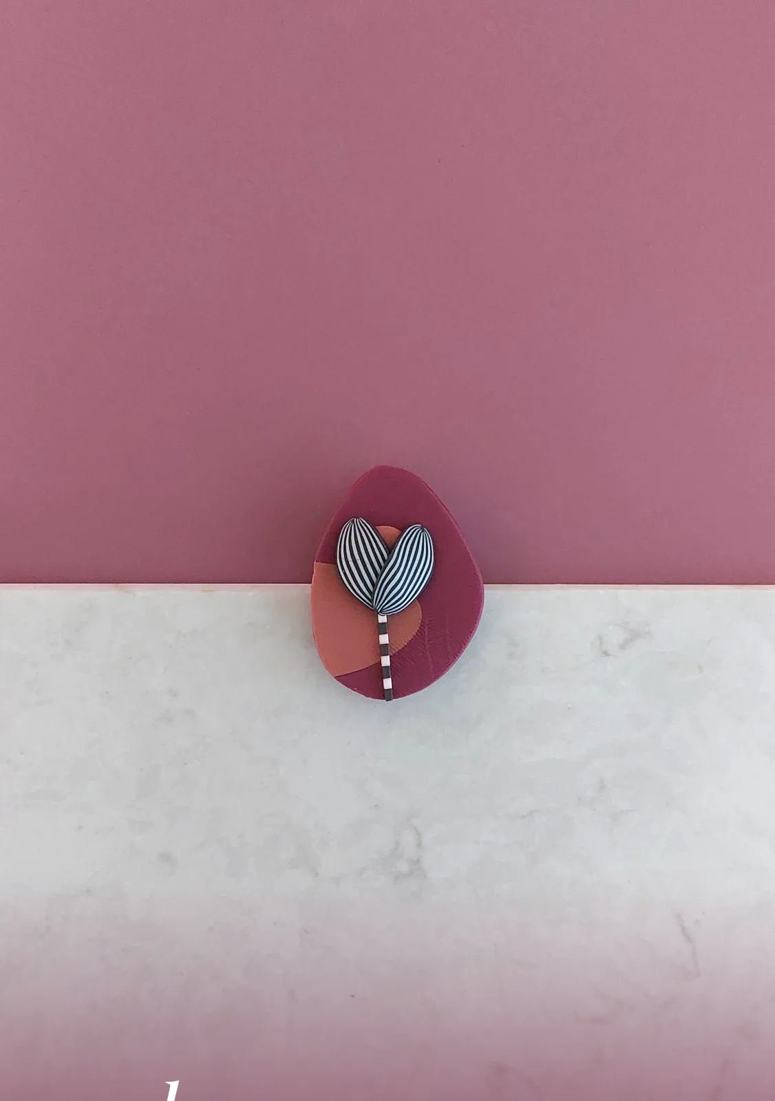 PIXIE bordó kitűző