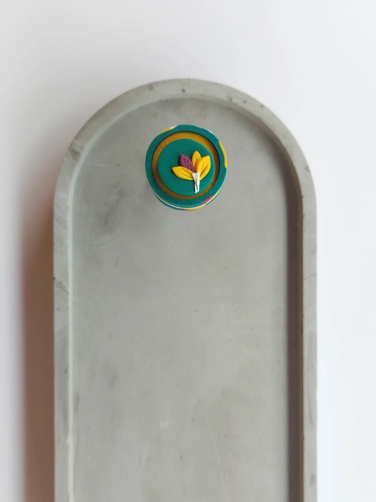 PLAY kinetikus egyedi gyűrű zöld virágos mintával