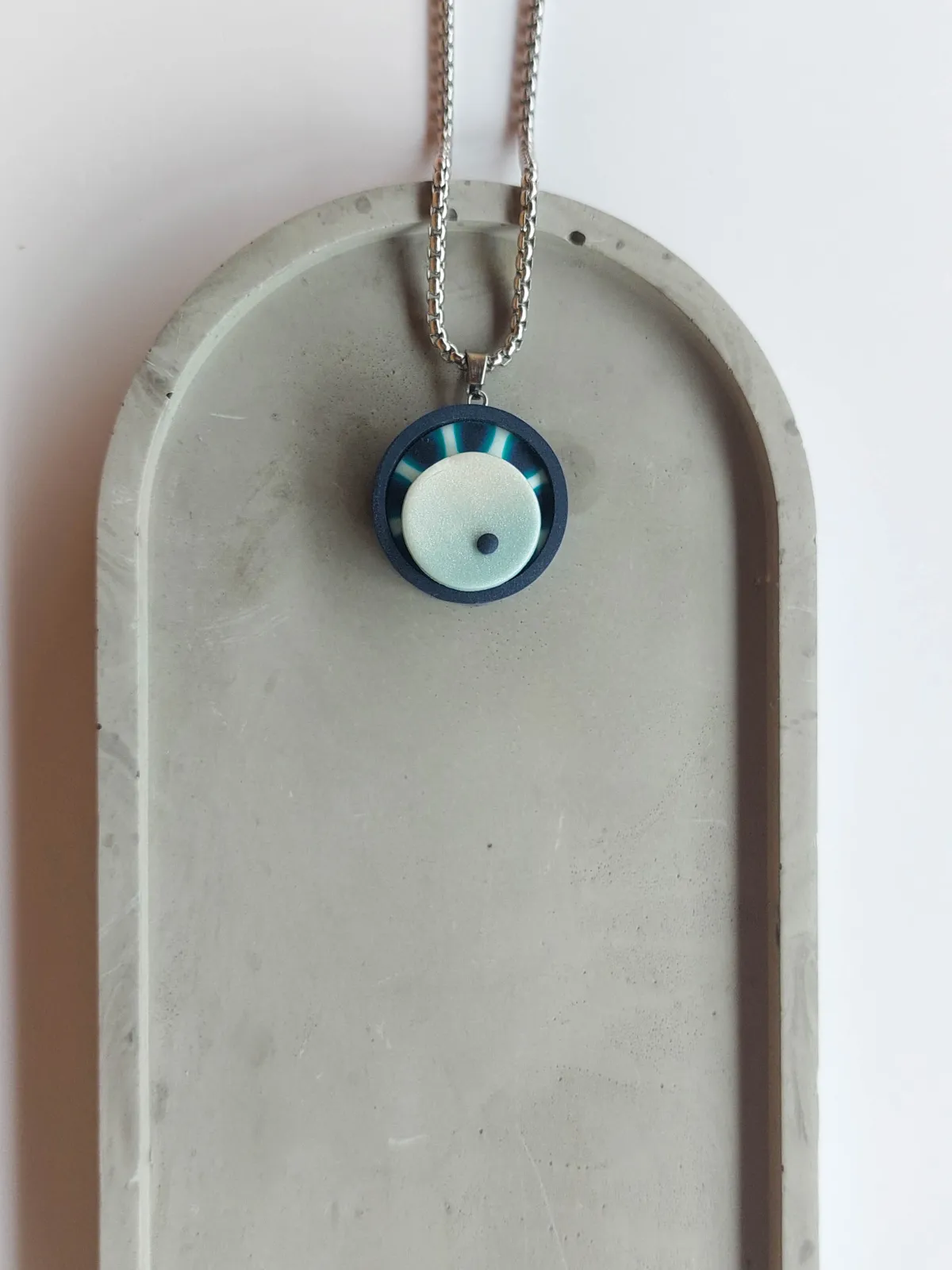 PLAY kinetikus egyedi nyaklánc kék színben