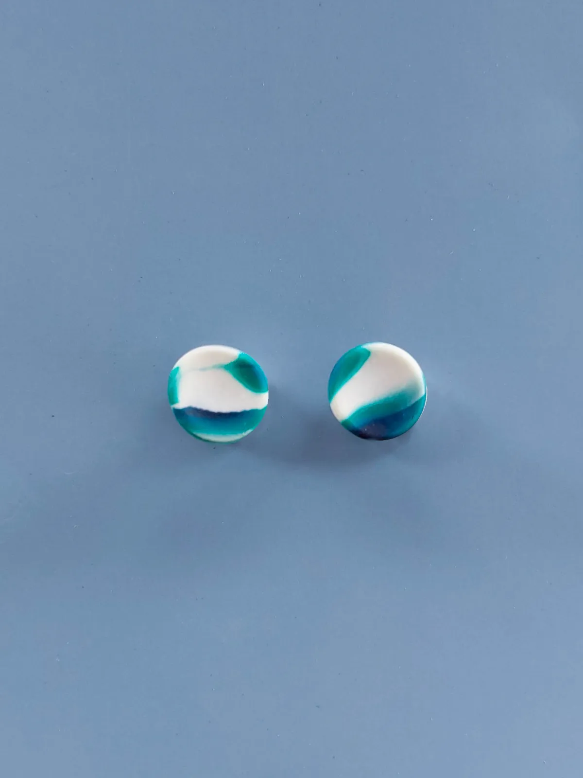 STRATA türkiz és fehér bedugós fülbevaló