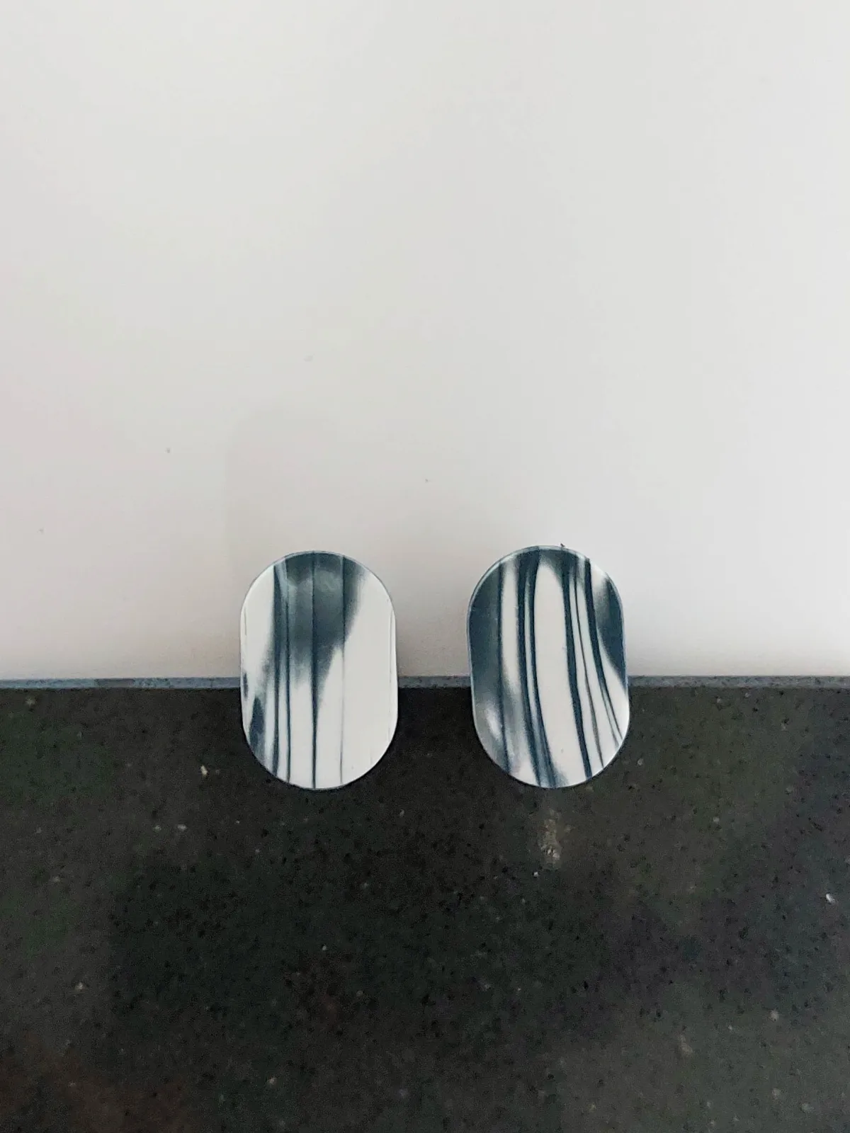 URBAN ECHO csíkos kapszulla fülbevaló