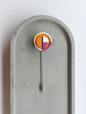 PLAY kinetikus egyedi kitűző geometrikus mintával