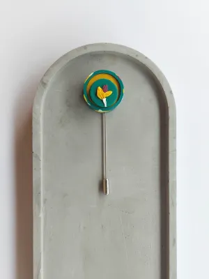 PLAY kinetikus egyedi kitűző zöld virágos mintával