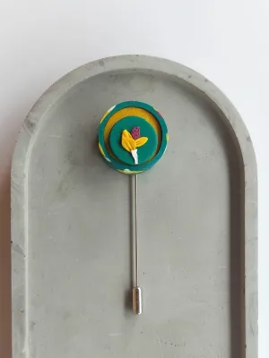 PLAY kinetikus egyedi kitűző zöld virágos mintával