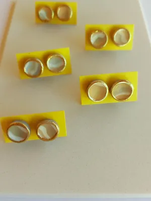 STRATA sárga és arany bedugós fülbevaló