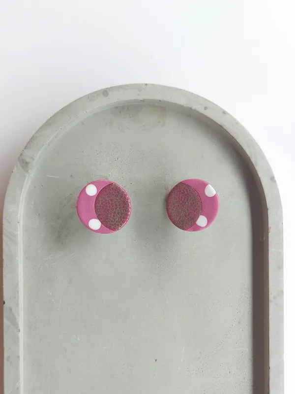 Termék DOTS mályva színű bedugós fülbevaló Kép