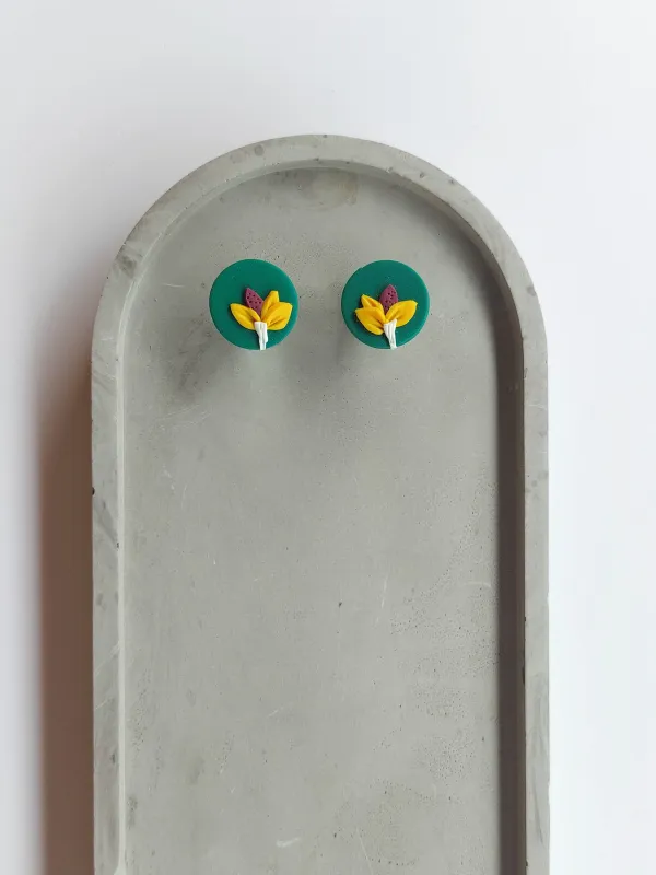 Termék DOTS zöld virágos bedugós fülbevaló Kép